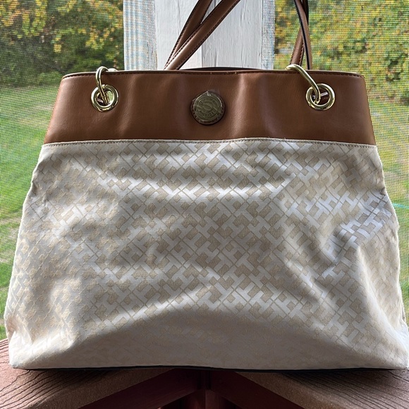 Tommy Hilfiger Tan and Cream Shoulder Bag EUC - Picture 3 of 8
